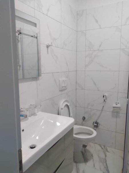 Durres, jepet me qera apartament 2+1 Kati 1, 70 m² 400 Euro (Rruga "Taulantia")