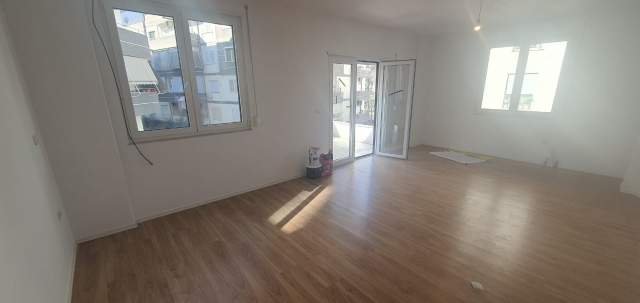 Tirane, shitet apartament 3+1 Kati 3, 167 m² 240.000 Euro (Kopshti Zoologjik)