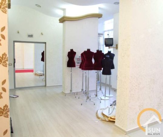 Shkoder, jepet me qera ambjent biznesi Kati 2, 80 m² 50.000 Leke (PEDONALE, SHKODER)