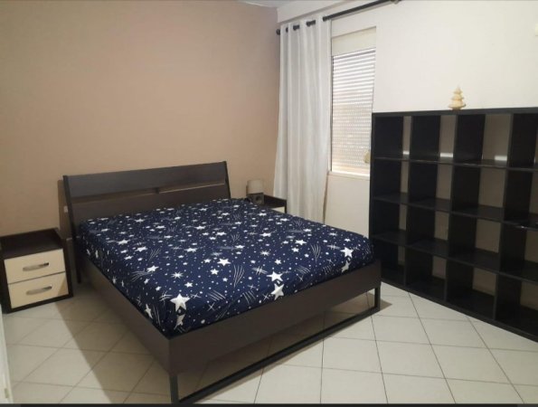 Tirane, jepet me qera apartament 2+1 Kati 7, 75 m² 400 € (astir)