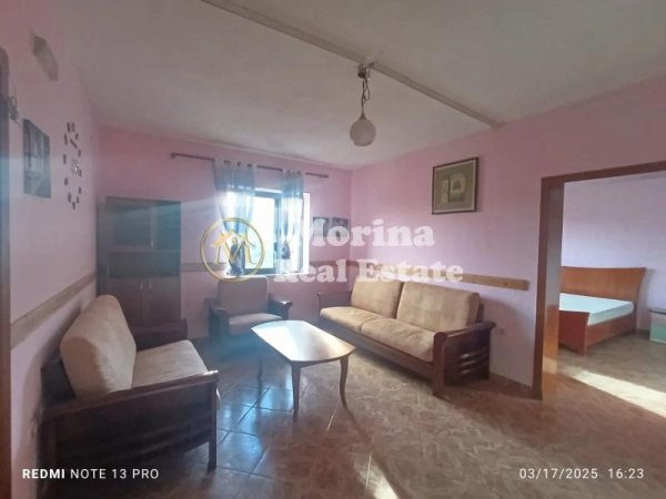 Tirane, jepet me qera shtepi 3+1 Kati 3, 100 m² 500 € (Xhamlliku)