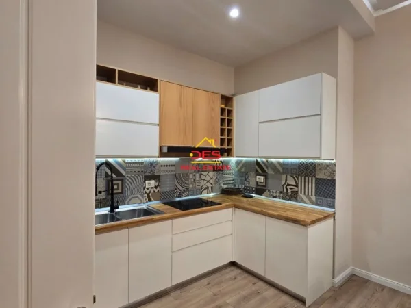 Tirane, shitet apartament 2+1+Ballkon Kati 2, 103 m² 155.000 €