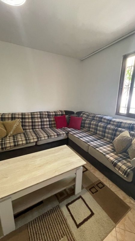 Tirane, jepet me qera shtepi 1+1 Kati 1, 60 m² 300 € (Spitali Amerikan 2)