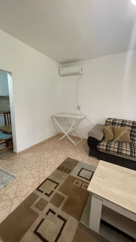Tirane, jepet me qera shtepi 1+1 Kati 1, 60 m² 300 € (Spitali Amerikan 2)
