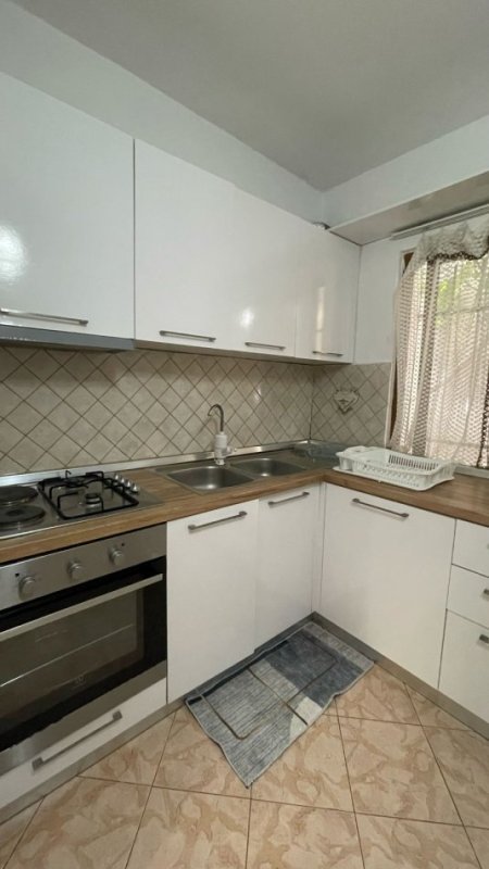 Tirane, jepet me qera shtepi 1+1 Kati 1, 60 m² 300 € (Spitali Amerikan 2)