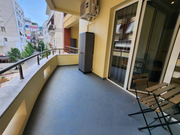 Jepet me Qira: 1+1+ Ballkon || 📌Liqeni Artificial, Vija e pare pallati Swan || Hera e pare me Qera || 600€/ Muaji