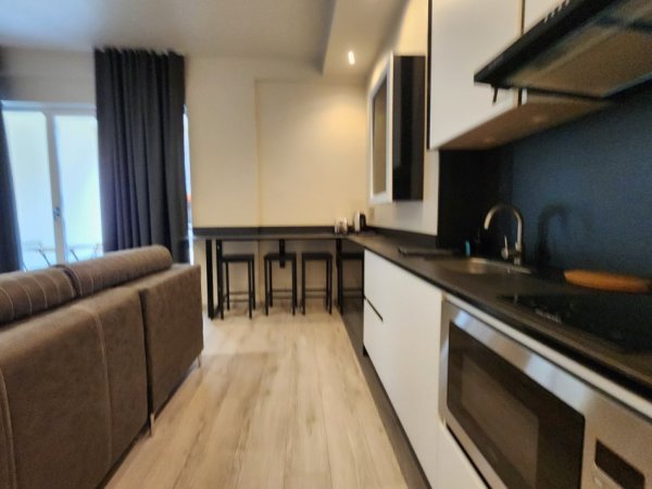 Jepet me Qira: 1+1+ Ballkon || 📌Liqeni Artificial, Vija e pare pallati Swan || Hera e pare me Qera || 600€/ Muaji