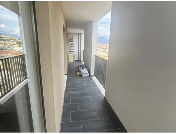 Tirane, jepet me qera apartament 1+1+Ballkon Kati 2, 80 m² 370 € (Rruga e qelqit)