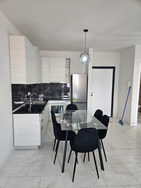 Shqiperi, jepet me qera apartament 1+1+Ballkon Kati 11, 65 m² 450 € (Bedri karapici)