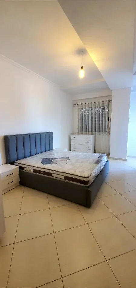 Tirane, jepet me qera apartament 2+1+Ballkon Kati 6, 400 € (Teodor Keko)