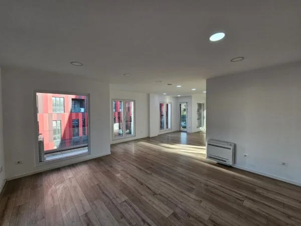 Tirane, jepet me qera ambjent biznesi Kati 2, 175 m² 2.300 € (Rruga Elbasanit)