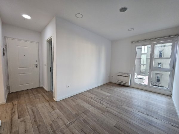 Tirane, jepet me qera ambjent biznesi Kati 2, 175 m² 2.300 € (Rruga Elbasanit)