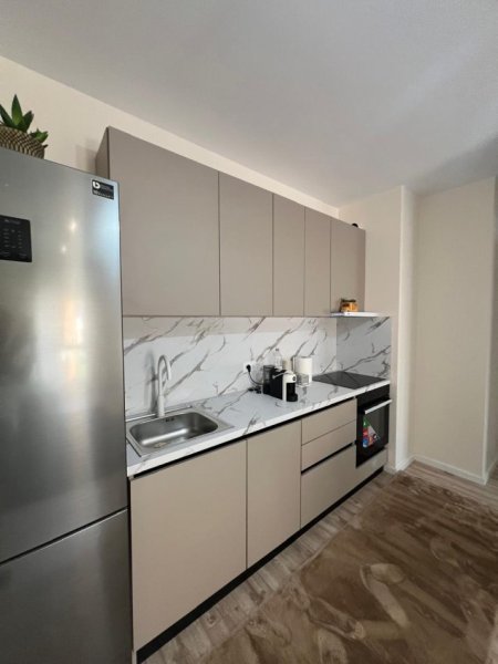 Tirane, jepet me qera apartament 1+1+Ballkon Kati 1, 67 m² 600 € (ali demi)