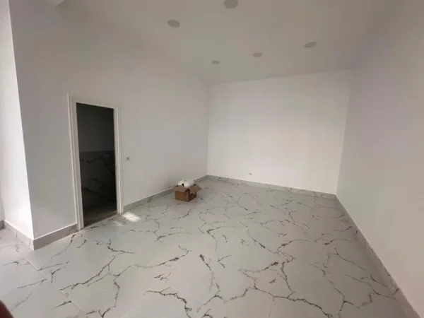 Tirane, jepet me qera dyqan Kati 0, 30 m² 650 € (Sulejman Pasha)