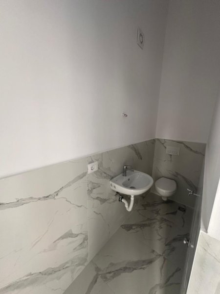 Tirane, jepet me qera dyqan Kati 0, 30 m² 650 € (Sulejman Pasha)