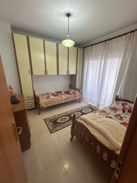 Tirane, jepet me qera apartament 2+1+Aneks+Ballkon Kati 2, 115 m² 800 € (Haxhi Hysen Dalliu)