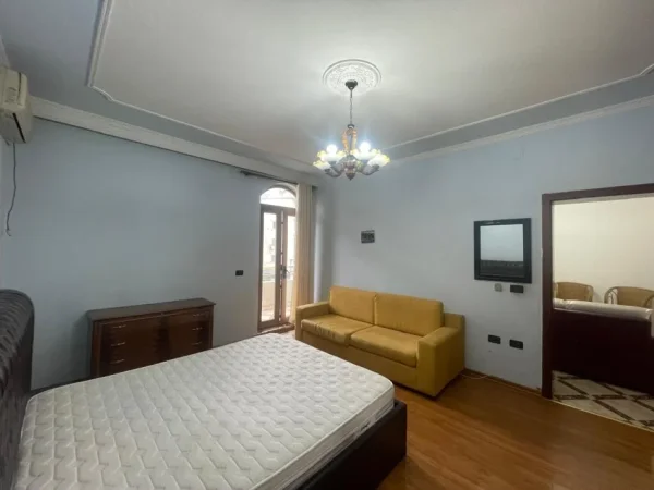 Tirane, jepet me qera Vile 2+1 Kati 2, 140 m² 500 € (ali demi)