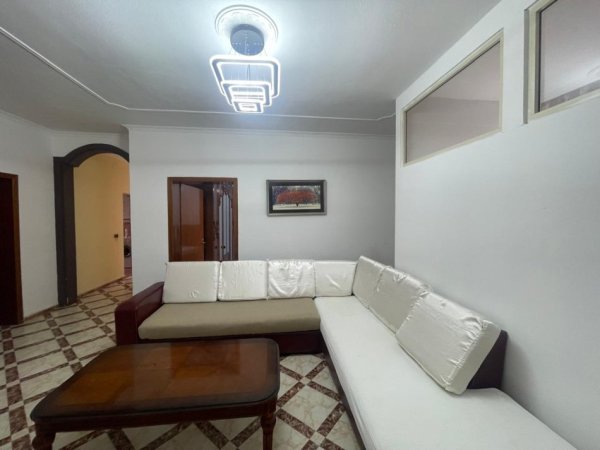 Tirane, jepet me qera Vile 2+1 Kati 2, 140 m² 500 € (ali demi)