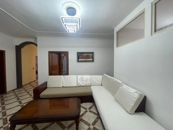 Tirane, jepet me qera Vile 2+1 Kati 2, 140 m² 500 € (ali demi)