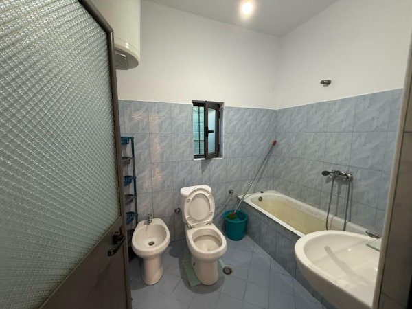 Tirane, jap me qera apartament 2+1+Ballkon Kati 1, 100 m² 350 € (Fabrika e Miellir)