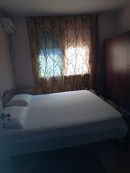 Tirane, jepet me qera apartament Kati 2, 100 m²