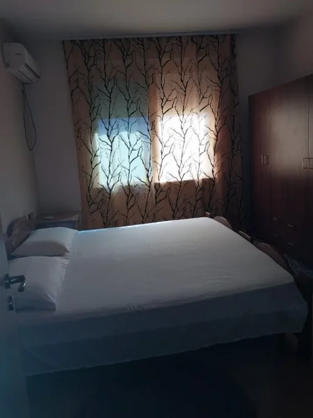 Tirane, jepet me qera apartament Kati 2, 100 m²