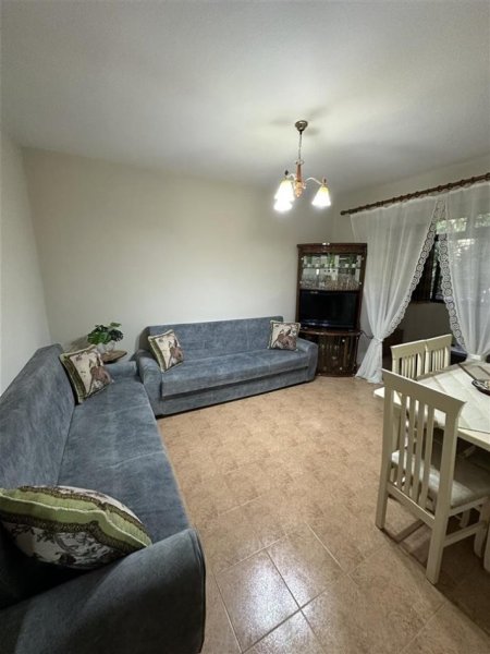 Tirane, jepet me qera apartament 1+1 Kati 1, 55 m² 400 € (Brryl , Prane Bar Oslo)