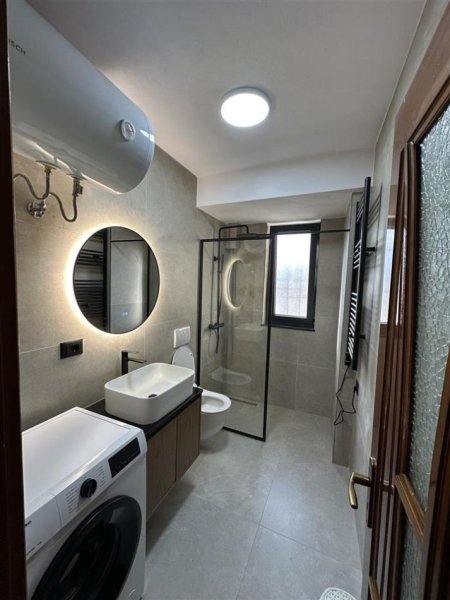 Tirane, jepet me qera apartament 1+1 Kati 1, 55 m² 400 € (Brryl , Prane Bar Oslo)