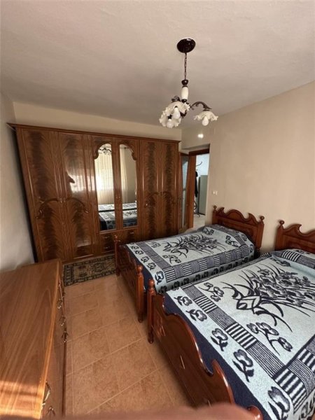 Tirane, jepet me qera apartament 1+1 Kati 1, 55 m² 400 € (Brryl , Prane Bar Oslo)
