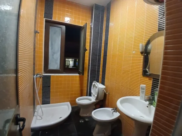 Tirane, jepet me qera apartament 1+1 Kati 2, 280 m² 280 € (21 Dhjetori)