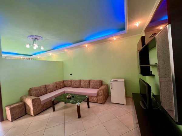 Tirane, jepet me qera apartament 1+1+Ballkon Kati 2, 65 m² 350 € (Rrethrrotullimi Shkozes)