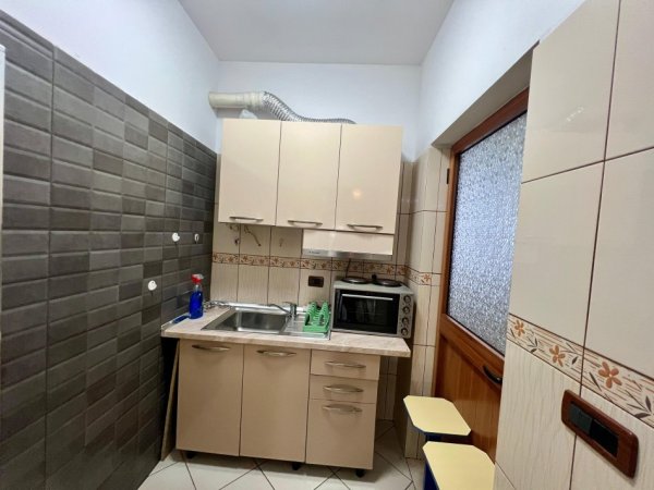Tirane, jepet me qera apartament 1+1+Ballkon Kati 2, 65 m² 350 € (Rrethrrotullimi Shkozes)
