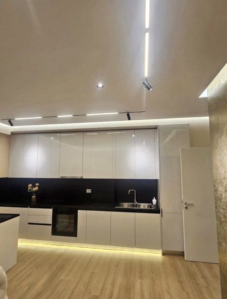 📣 SHITET SUPER Apartament 2+1 📍 Prane Pazarit Te Ri 🛣️ Rruga "Tefta Tashko Koco" ✨