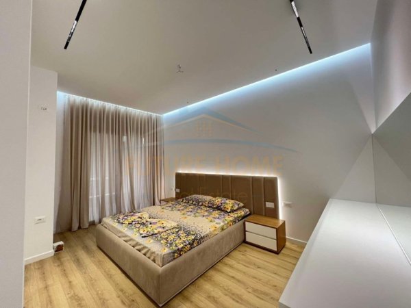 Tirane, jepet me qera apartament 2+1+Ballkon Kati 5, 110 m² 800 € (Kopshti Botanik)