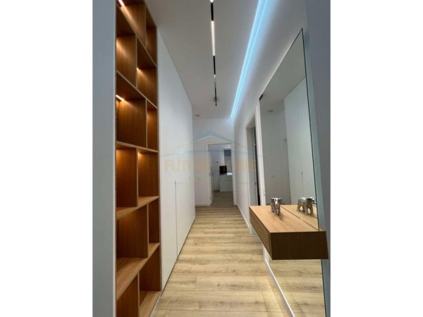 Tirane, jepet me qera apartament 2+1+Ballkon Kati 5, 110 m² 800 € (Kopshti Botanik)