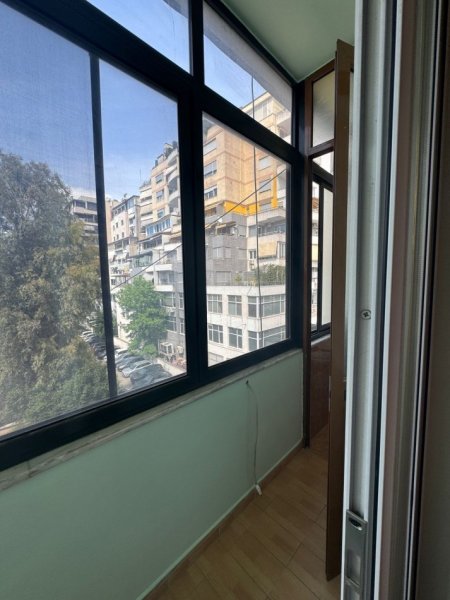 Tirane, shitet apartament 1+1+Ballkon Kati 4, 69 m² 175.000 € (Mbrapa Lsi pallatet mosckat)