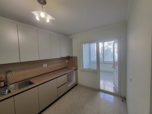 Tirane, jepet me qera apartament 2+1+Ballkon Kati 2, 100 m² 500 € (Dritan Hoxha)