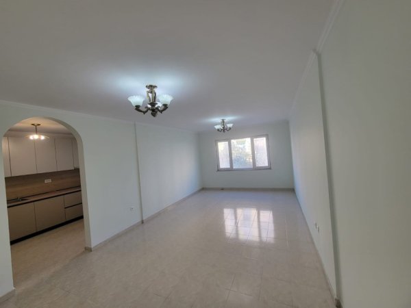 Tirane, jepet me qera apartament 2+1+Ballkon Kati 2, 100 m² 500 € (Dritan Hoxha)