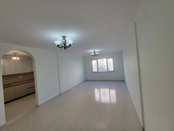 Tirane, jepet me qera apartament 2+1+Ballkon Kati 2, 100 m² 500 € (Dritan Hoxha)