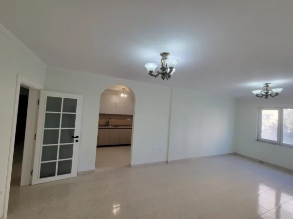 Tirane, jepet me qera apartament 2+1+Ballkon Kati 2, 100 m² 500 € (Dritan Hoxha)