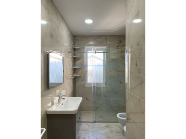 Tirane, jepet me qera apartament 2+1 Kati 2, 135 m² 1.000 € (Kopshti Botanik)