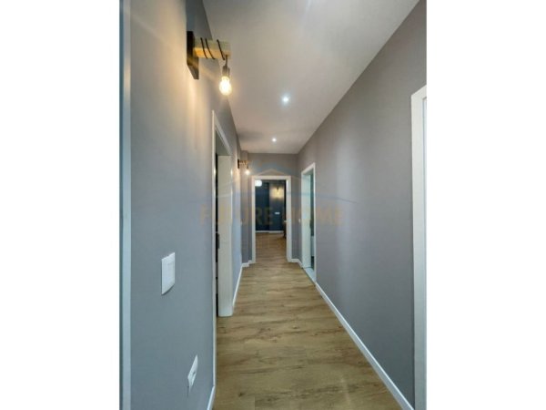 Tirane, jepet me qera apartament 2+1 Kati 2, 135 m² 1.000 € (Kopshti Botanik)