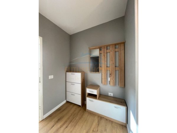 Tirane, jepet me qera apartament 2+1 Kati 2, 135 m² 1.000 € (Kopshti Botanik)