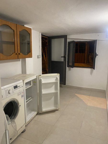 Tirane, jepet me qera shtepi 1+1 Kati 1, 50 m² 230 € (Gramoz Pashku)