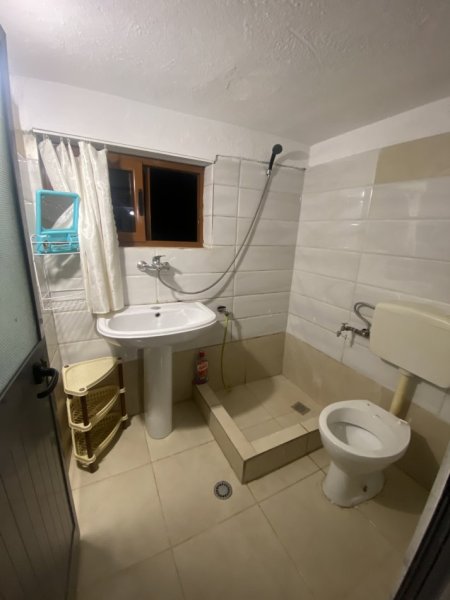 Tirane, jepet me qera shtepi 1+1 Kati 1, 50 m² 230 € (Gramoz Pashku)
