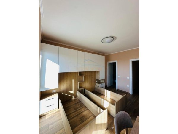 Tirane, jepet me qera apartament 2+1 Kati 9, 116 m² 800 € (QSUT)