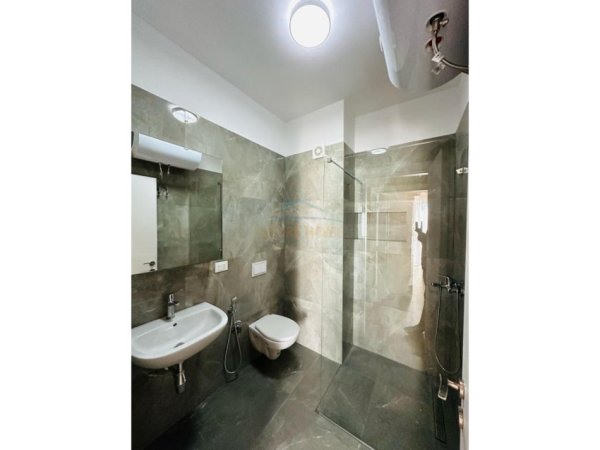 Tirane, jepet me qera apartament 2+1 Kati 9, 116 m² 800 € (QSUT)