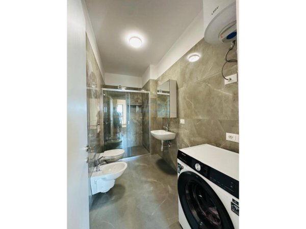 Tirane, jepet me qera apartament 2+1 Kati 9, 116 m² 800 € (QSUT)
