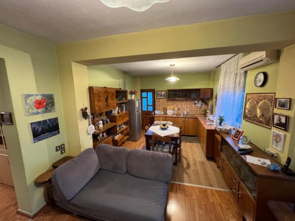 Tirane, jap me qera apartament 2+1+Ballkon Kati 4, 100 m² 600 € (Fadil Rada)