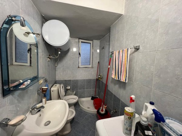 Tirane, jap me qera apartament 2+1+Ballkon Kati 4, 100 m² 600 € (Fadil Rada)